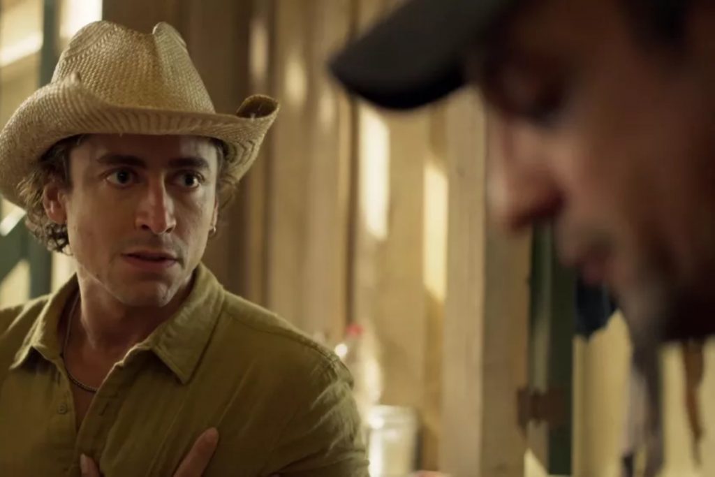 jove (jesuita barbosa) e josé lucas (irandhir santos) brigando em pantanal