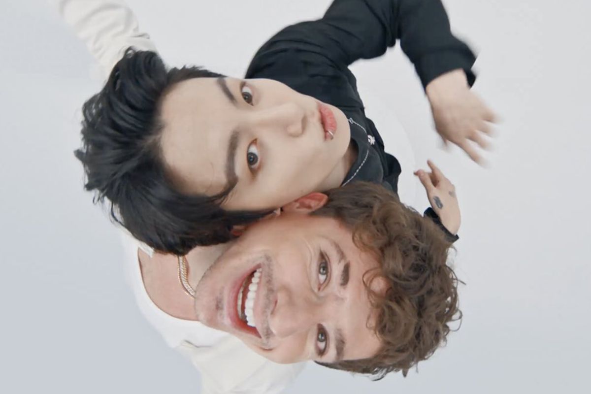 Jungkook, do BTS, e Charlie Puth em videoclipe da música "Left and Right"