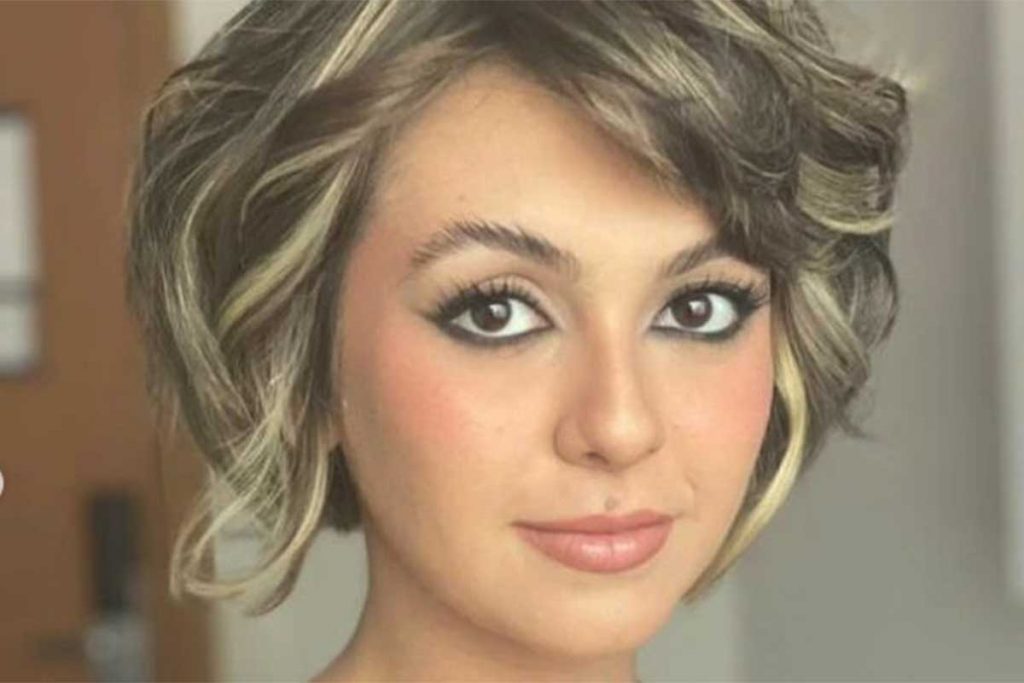 Retrato de Klara Castanho maquiada