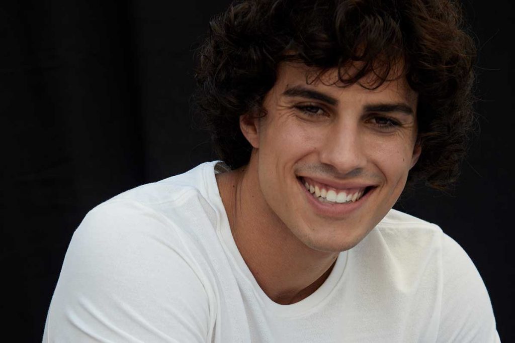 Retrato do ator Luan Argollo
