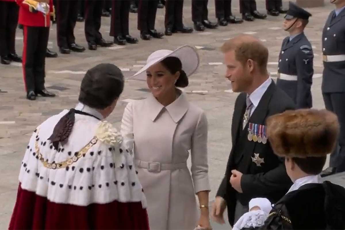 Meghan Markle e Harry chegam à missa do Jubileu de Platina da Rainha Elizabeth II
