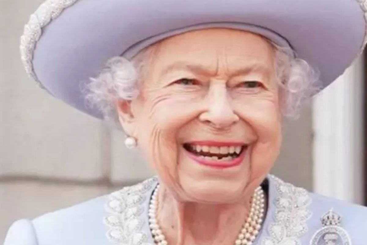 Rainha Elizabeth II em close oficial