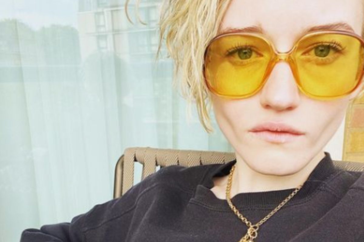 Julia Garner em foto no instagram