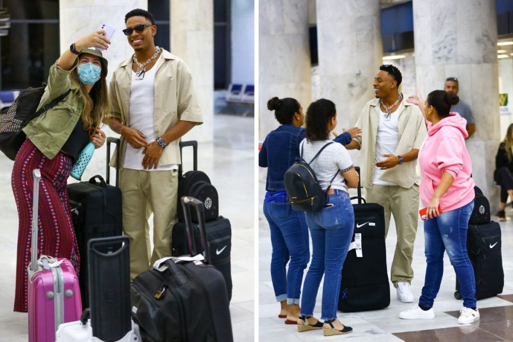 Paulo André com fãs em aeroporto