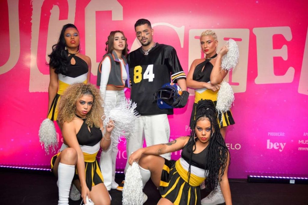 Pedro Sampaio com time de líderes de torcida