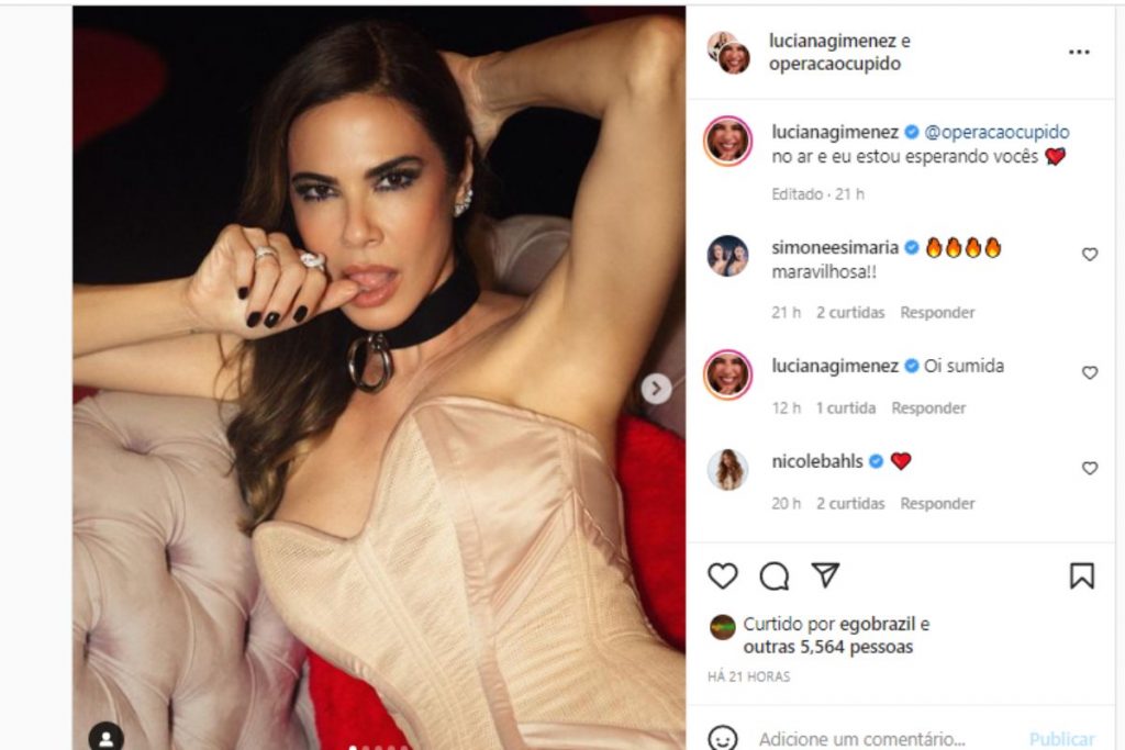 luciana gimenez posando ousada com decote no Instagram