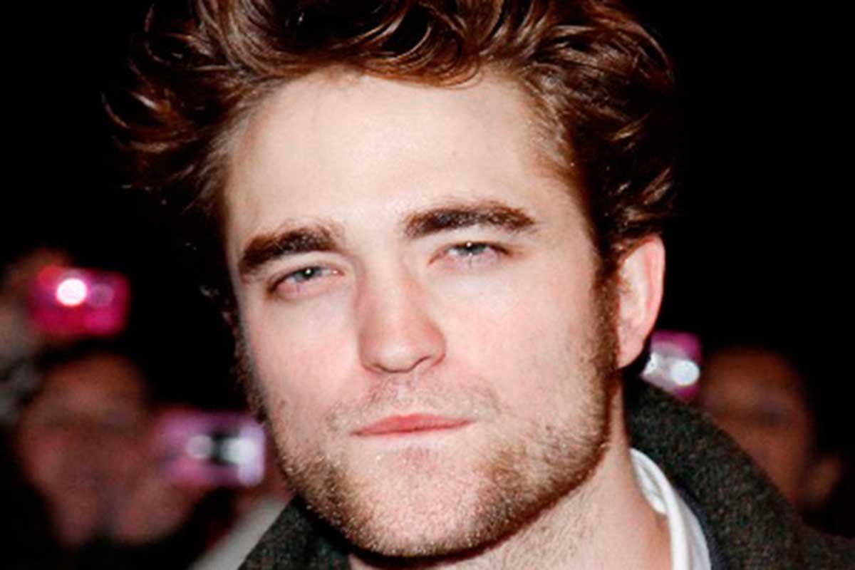 Robert Pattinson biting his lips
