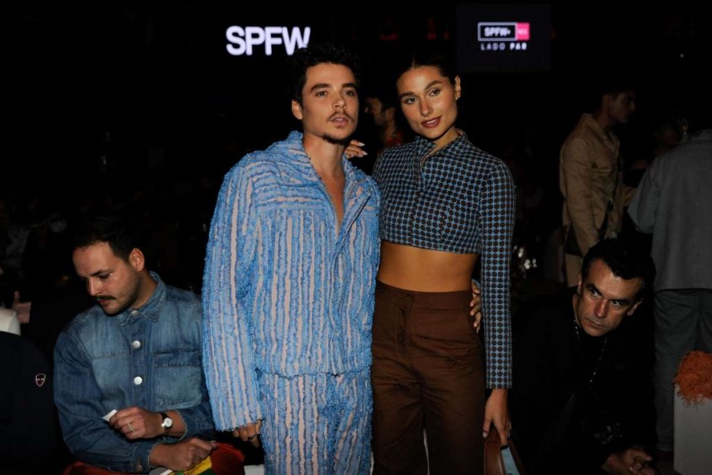 Sasha Meneghel e João Figueiredo atraem olhares na SPFW