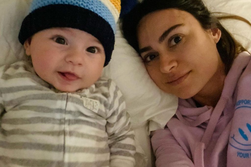 Thaila Ayala com o filho Francisco