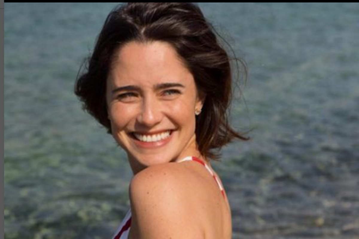 Fernanda Vasconcellos sorrindo