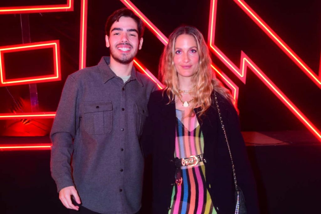 Joao Guilherme e namorada