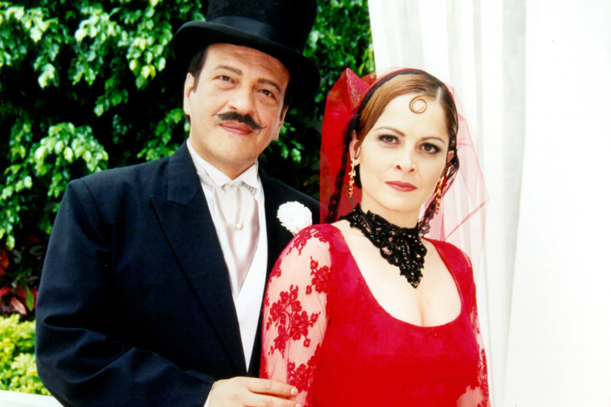Batista (Luis Mello) e Marcela (Drica Moraes) em O Cravo e a Rosa