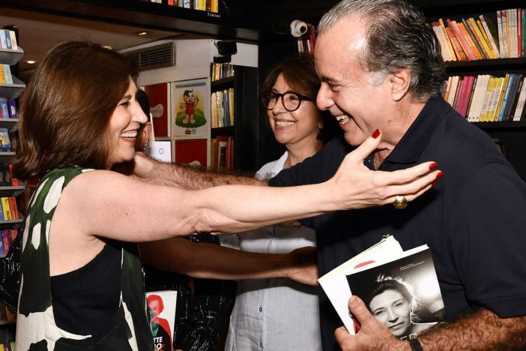 Beth cumprimenta Tony Ramos