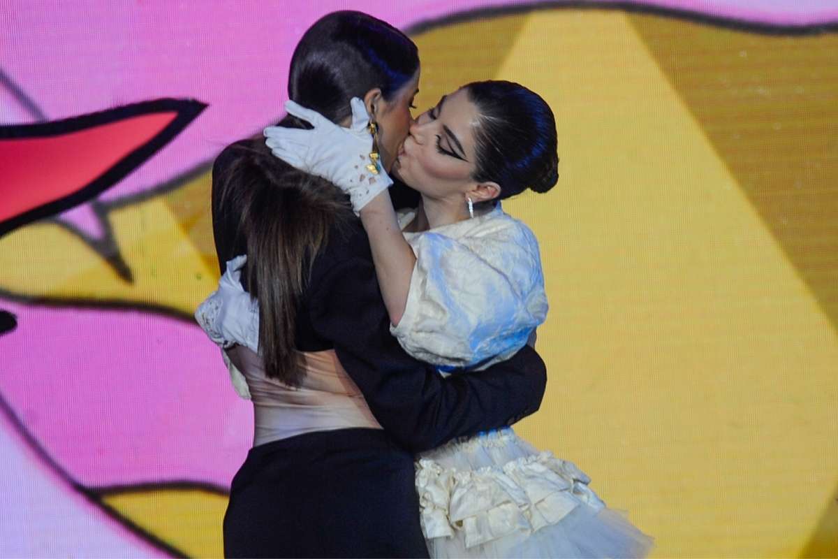 Bianca Andrade dá beijaço em Gkay no MTV Miaw