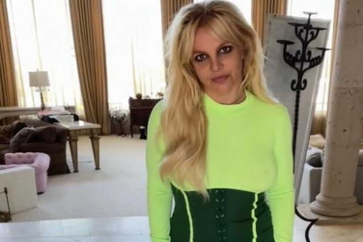 Britney Spears de vestido verde