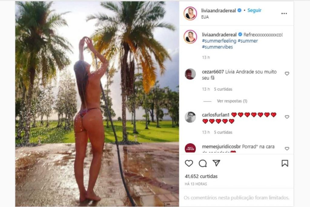 Lívia Andrade posando fazendo topless no instagram