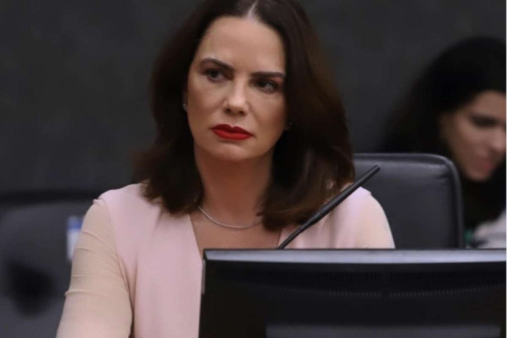 Luiza Brunet revela violência na infância