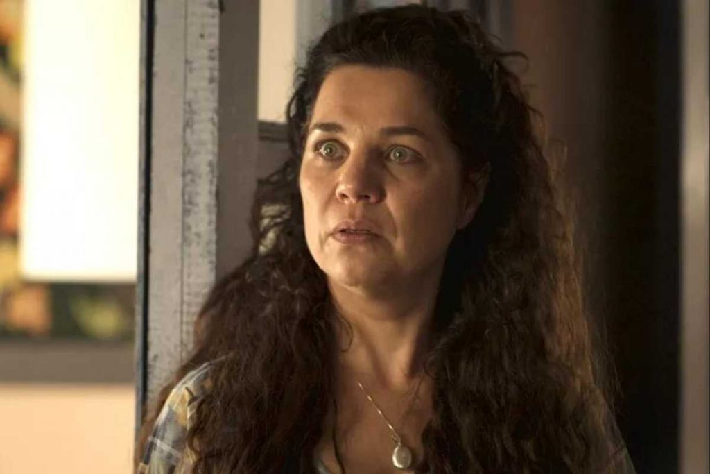 maria bruaca (isabel teixeira) assustada em pantanal