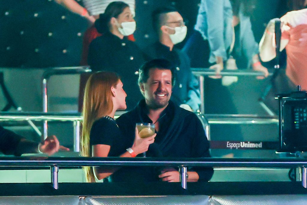 Marina e Guilherme não pareceram se importar com a presença dos fotógrafos