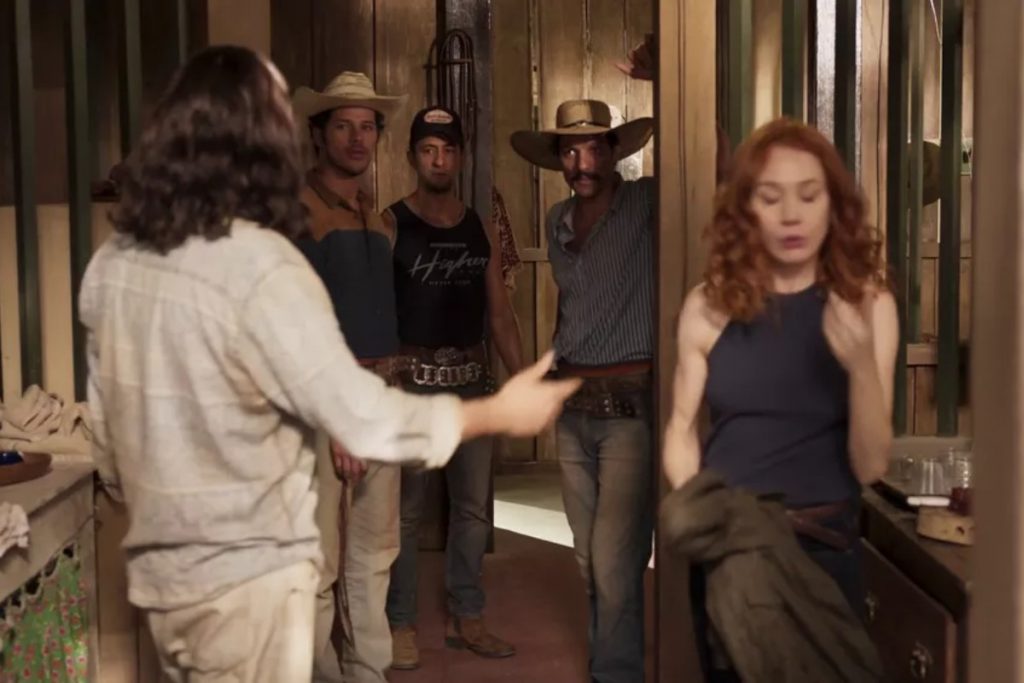 peões flagrando trindade (gabriel sater) e irma (camila morgado) se beijando em pantanal