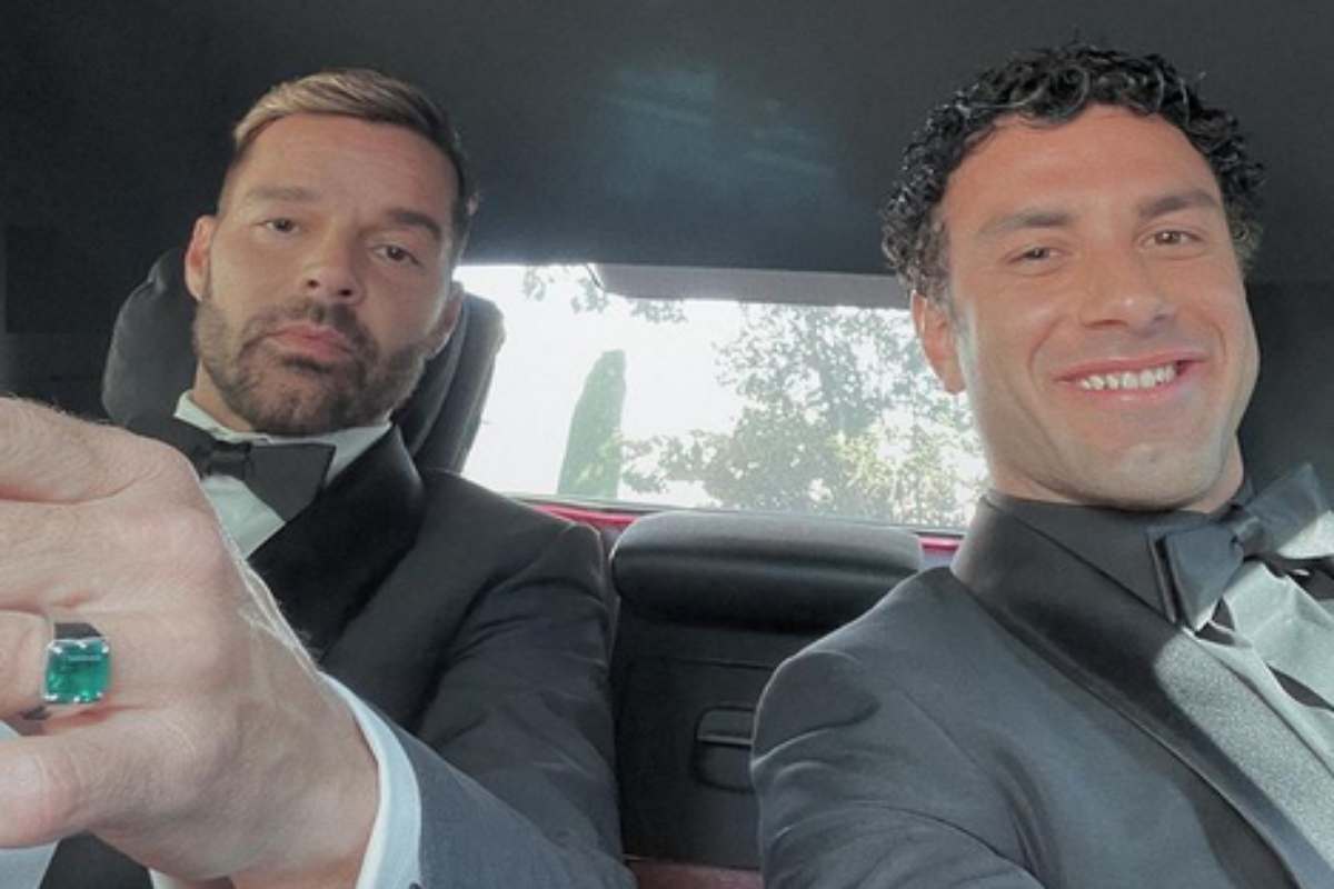 Ricky Martin e Jwan Yosef no carro, em Cannes