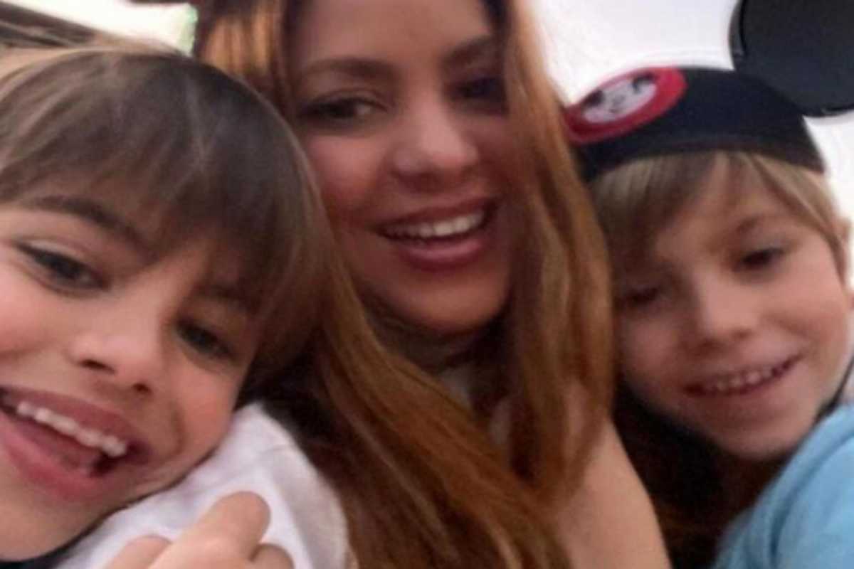 Shakira com os filhos na Disney