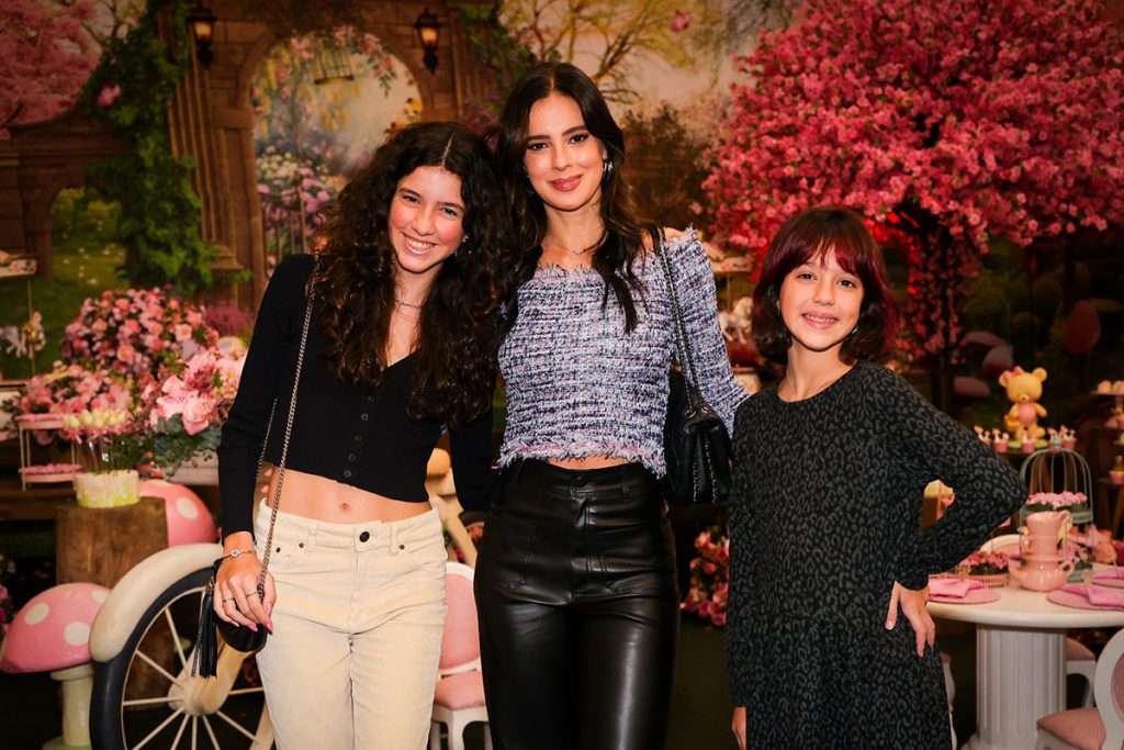 Vera Viel com as filhas Maria e Helena