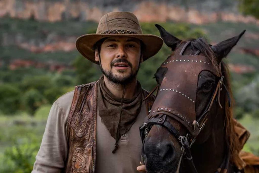 Zé Paulino (Sérgio Guizé) em Mar do Sertão