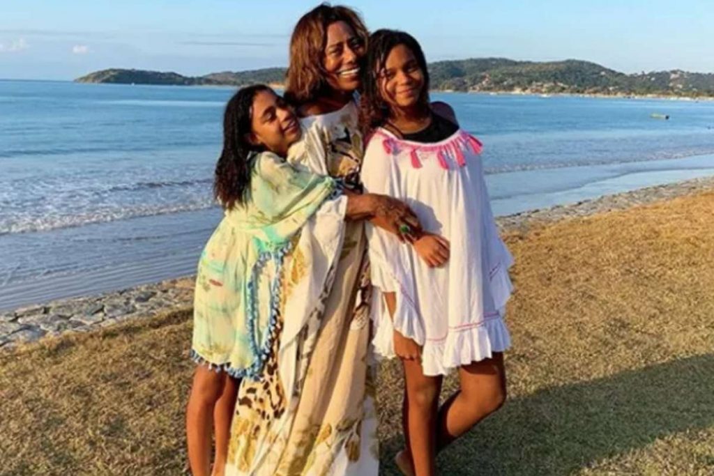 Gloria Maria e as filhas