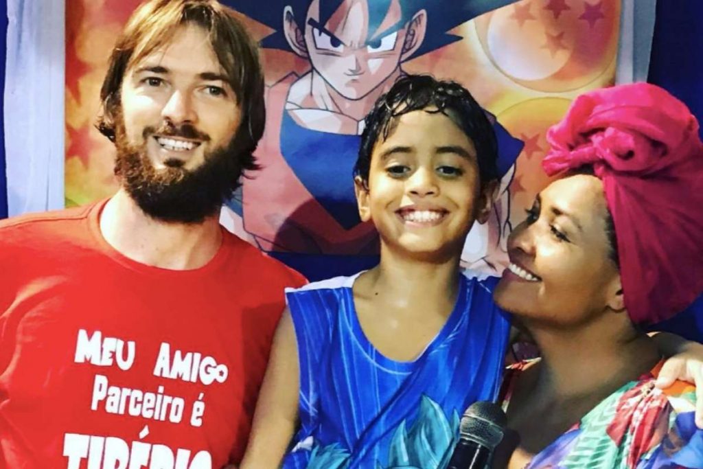 Gaby Amarantos e o filho