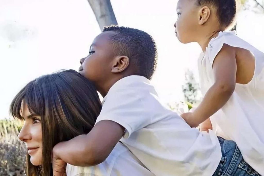 Sandra Bullock e os filhos