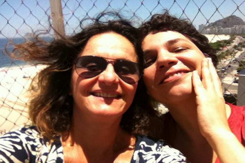Regina Braga e Isabel Teixeira posadas