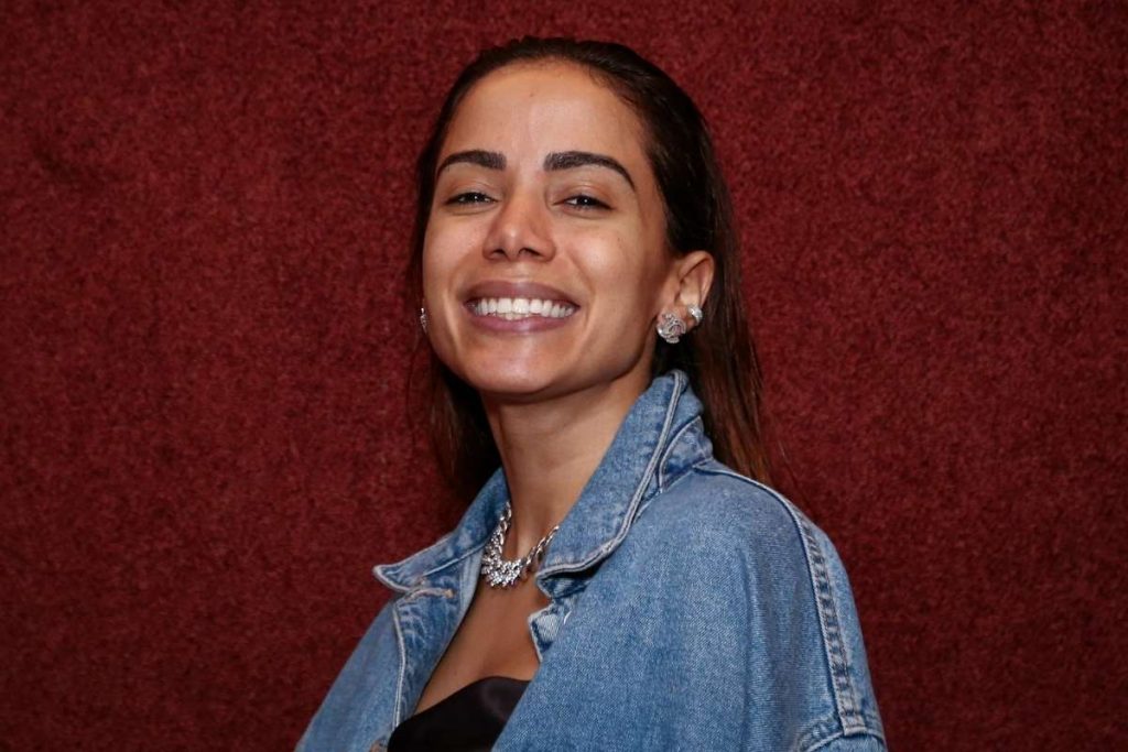 Anitta sem maquiagem