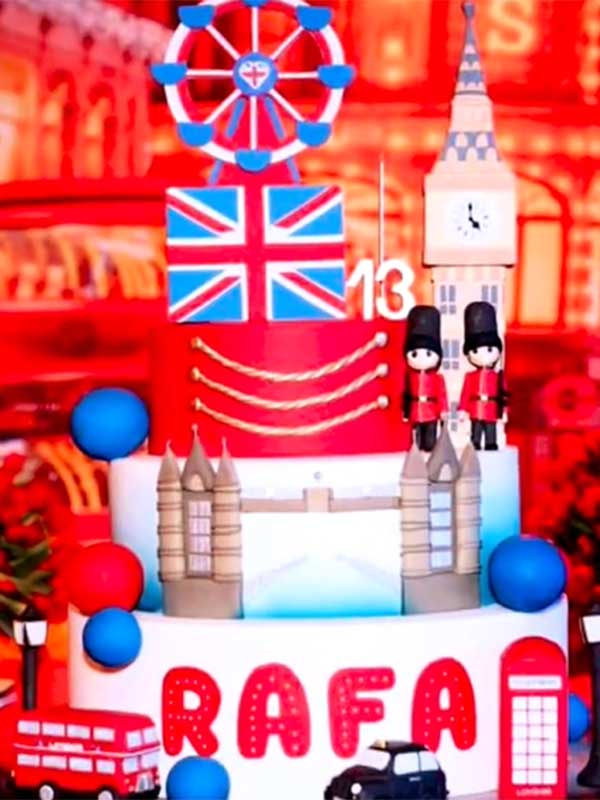 O bolo temático, com a bandeira de Londres