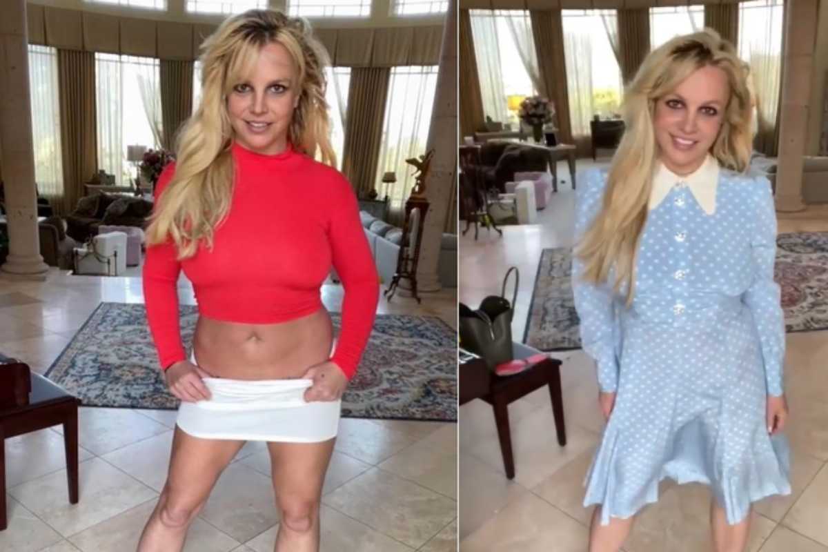 Britney Spears posando na sala