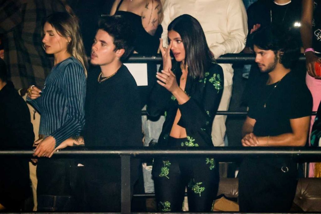 Bruna Marquezine emocionada em show de Priscilla Alcantara