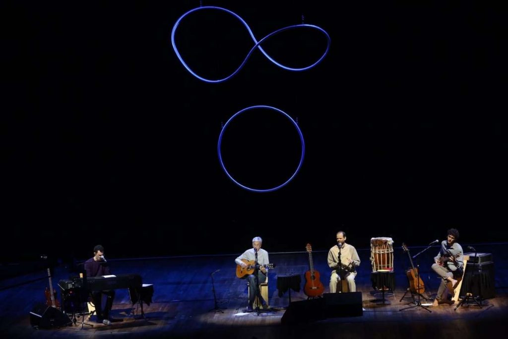 Caetano Veloso em show de 80 anos