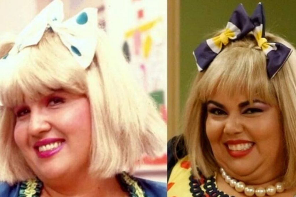 Claudia Jimenez e Fabiana Carla de maria chiquinha e peruca loira, caracterizadas como Dona Cacilda, da Escolinha do Professor Raimundo, sorrindo