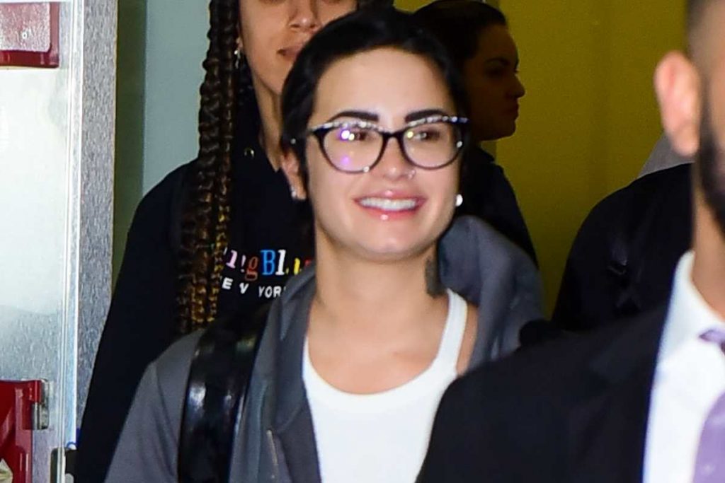 Demi Lovato sorrindo