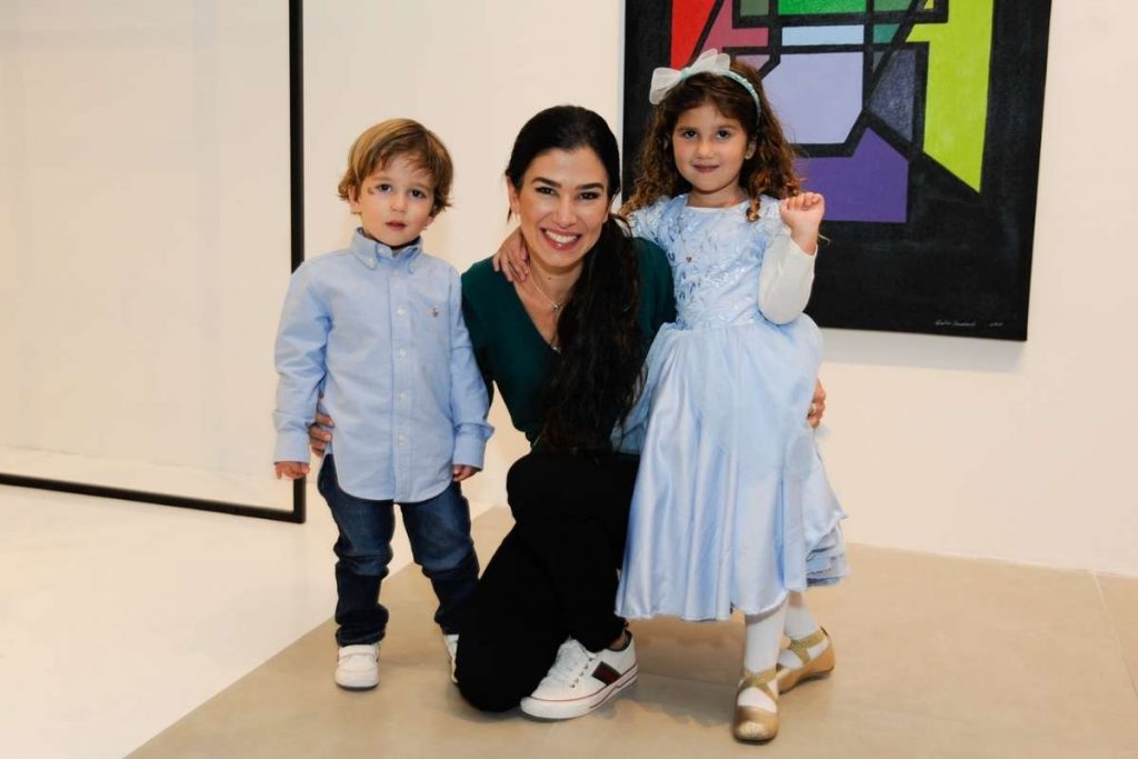 Renata Abravanel com os filhos