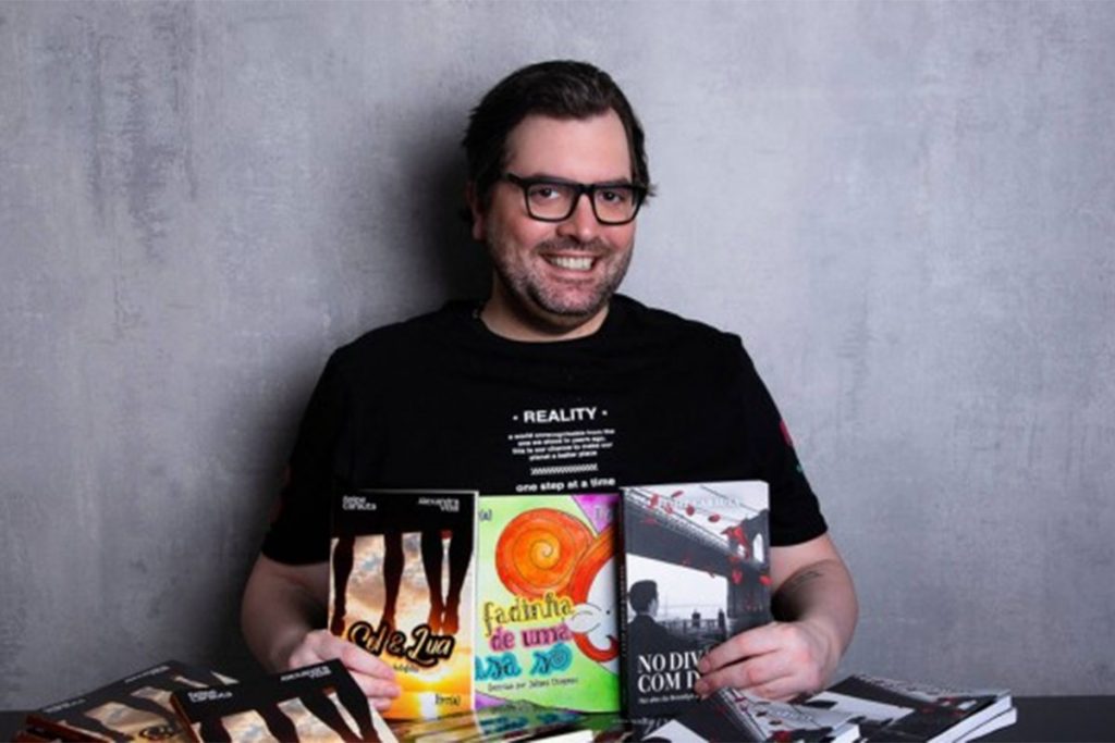 Felipe Carauta, empresário, lançou livros de sua autoria