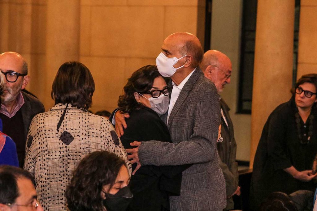 Dráuzio Varella abraça Flavinha, ex mulher de Jô Soares