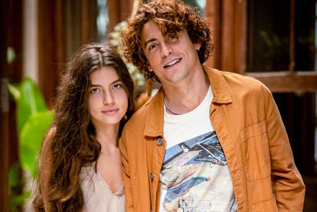 Juma (Alanis Guillen) com Jove (Jesuíta Barbosa) em Pantanal