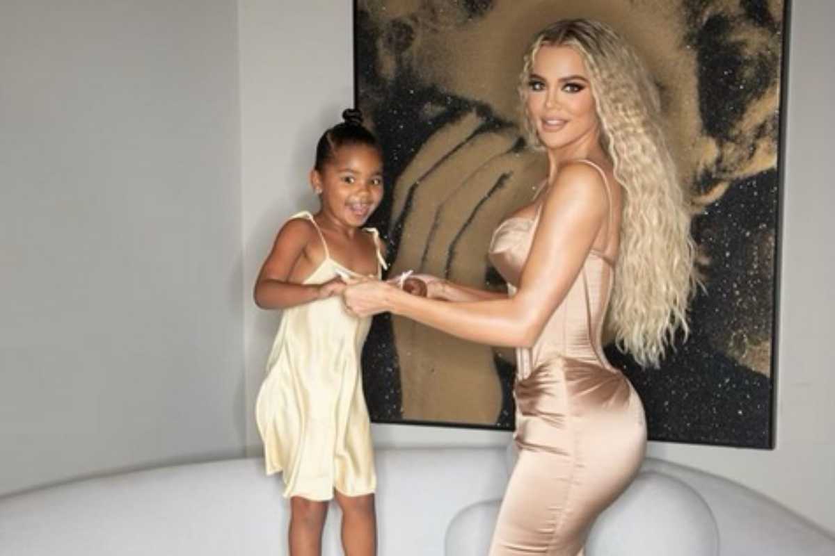 Khloe Kardashian com a filha True Thompson