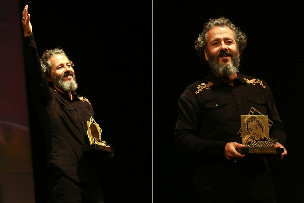 Marcos Palmeira esbanja felicidade a receber Troféu Oscarito