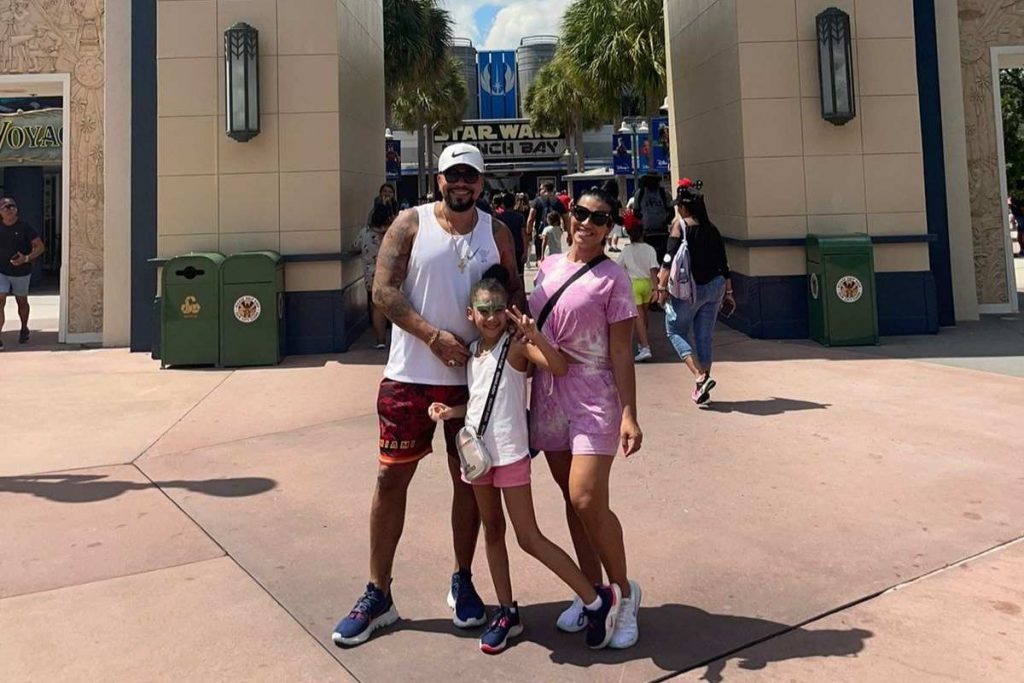 Naldo e família curtem dia de parque na Disney
