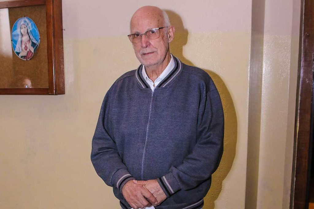 Padre Júlio Lancellotti em missa de sétimo dia de Jô Soares