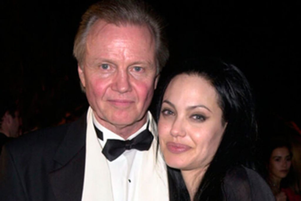 pai de angelina jolie