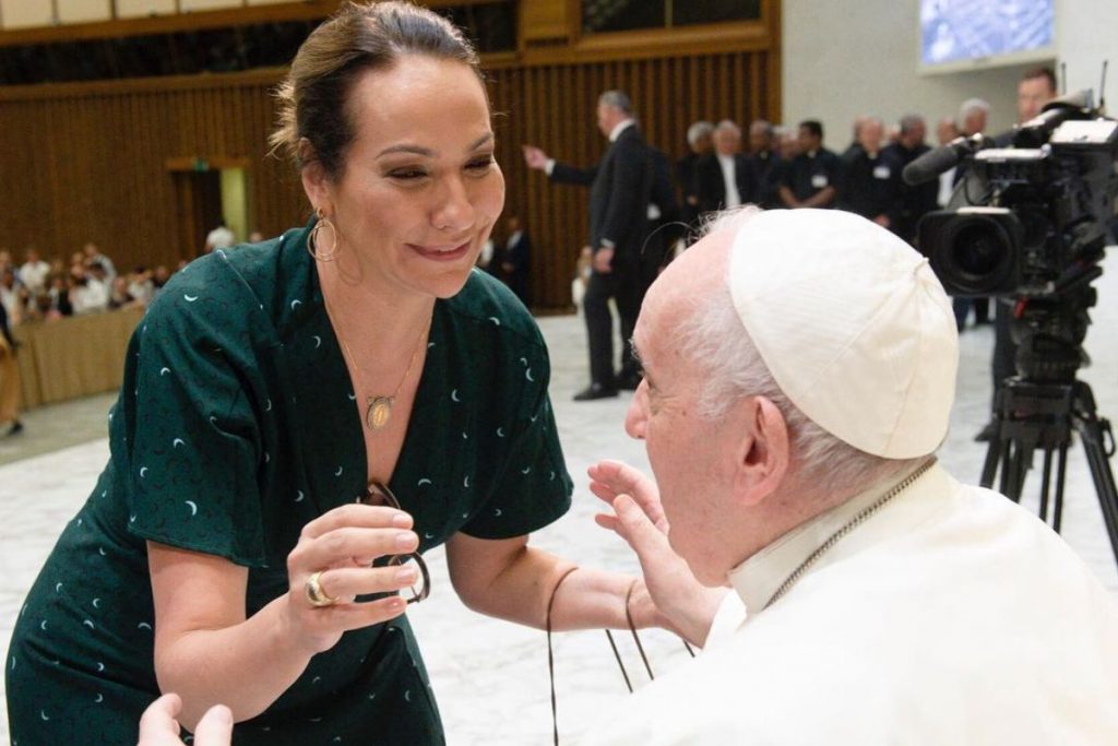 Maria Beltrão se encontra com Papa Francisco