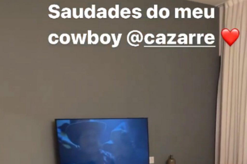 Postagem de Letícia Cazarré 